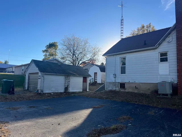 $49,900 | 109 East Laurel Street, Table Grove, IL 61482