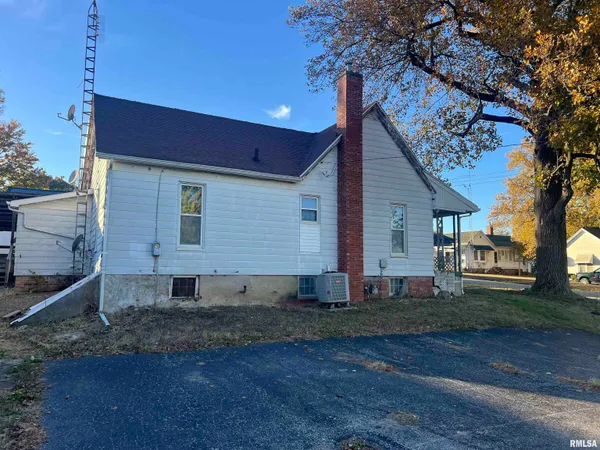 $39,900 | 109 East Laurel Street, Table Grove, IL 61482