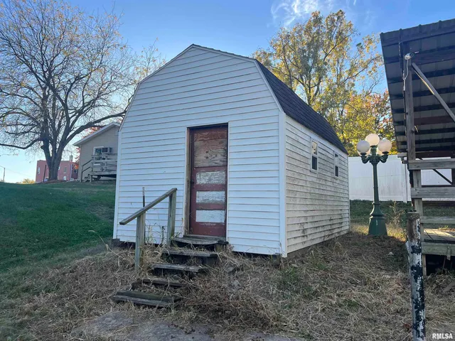 $49,900 | 109 East Laurel Street, Table Grove, IL 61482