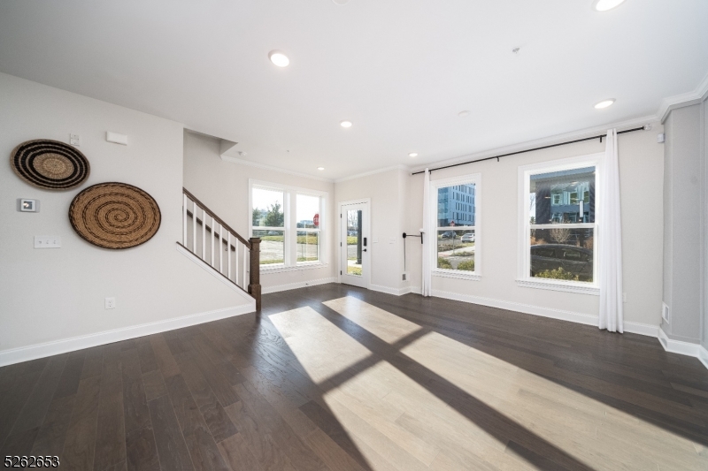 8 Jessica Lane Union, NJ 07083 - Photo 3 of 27