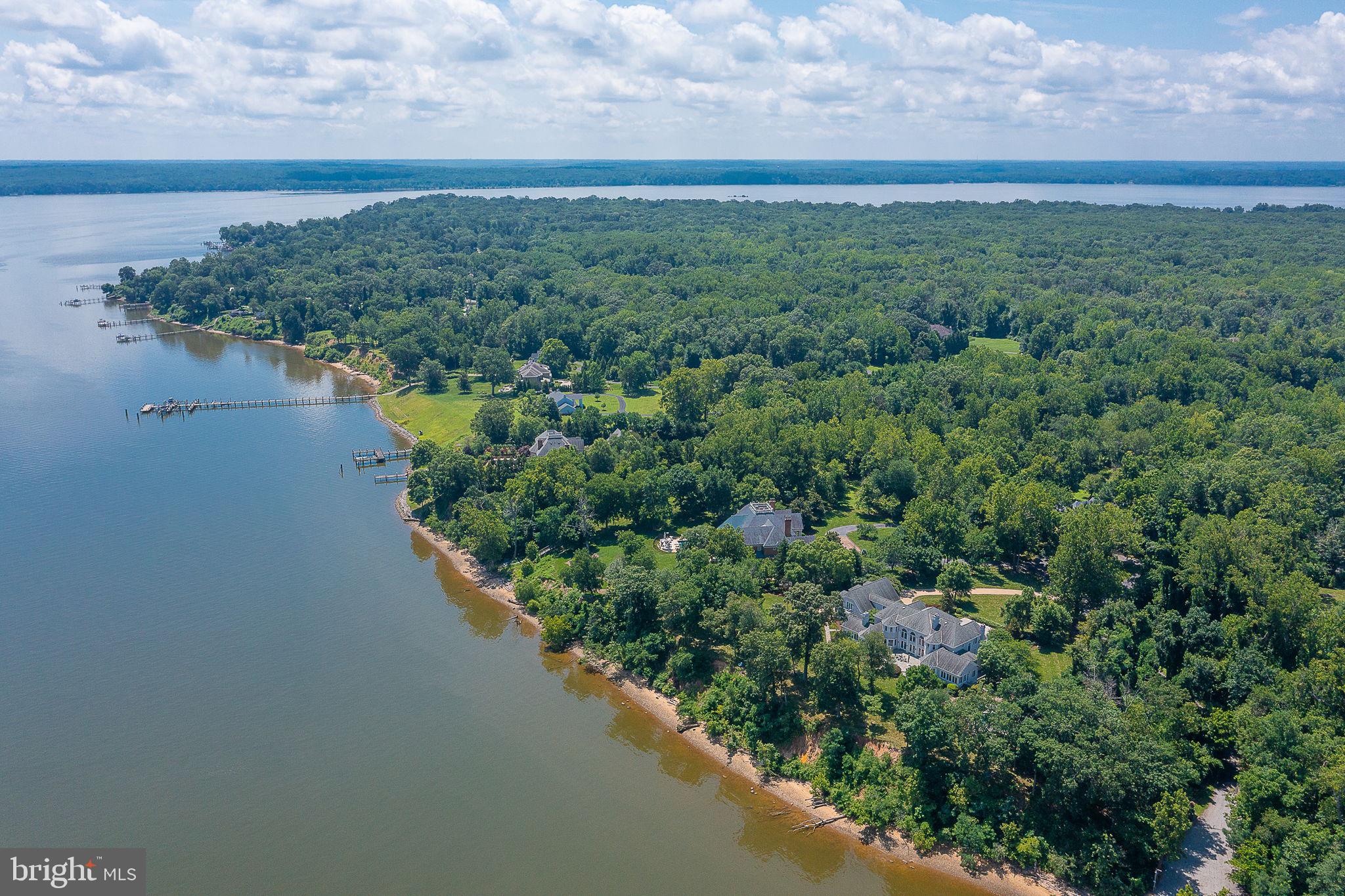 11195 Gunston Road Lorton, VA 22079 - Photo 48 of 118 Over 570 feet of direct Potomac River frontage