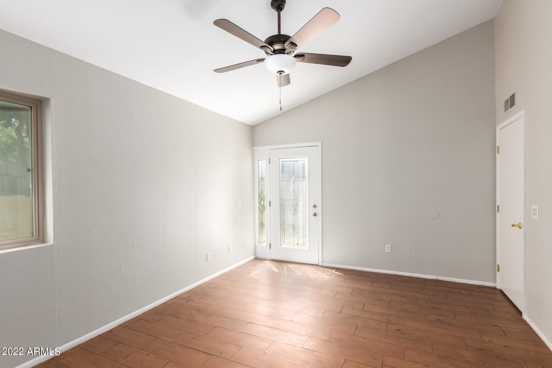 2435 West Greenway Road, Unit 6 Phoenix, AZ 85023 - Photo 15 of 25 16 - Greenway