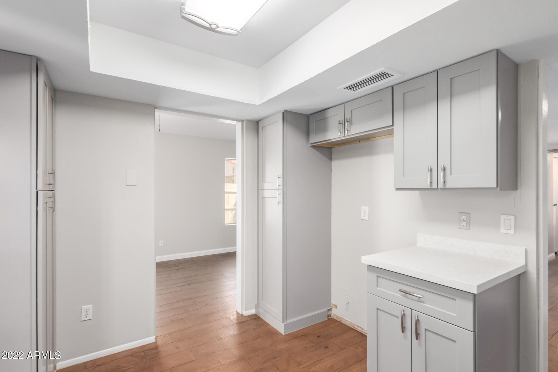 2435 West Greenway Road, Unit 6 Phoenix, AZ 85023 - Photo 10 of 25 12 - Greenway