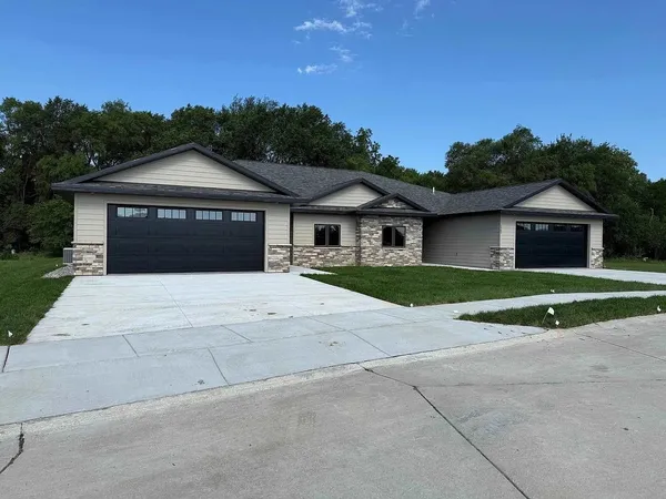 $389,700 | 1504 Regency Circle North, Norfolk, NE 68701
