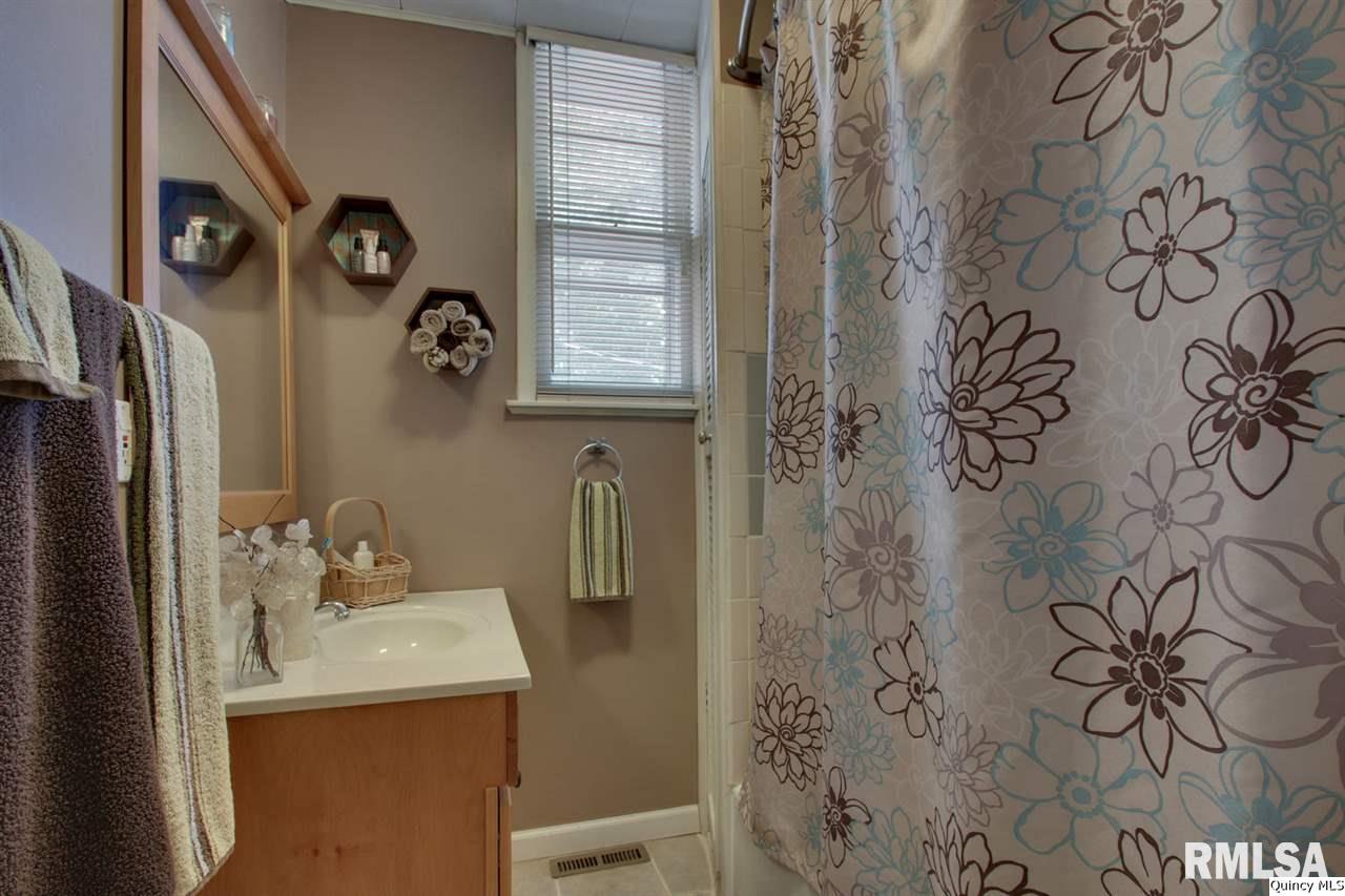 1503 Kentucky Street Quincy, IL 62301 - Photo 13 of 25 Gallery Image 13