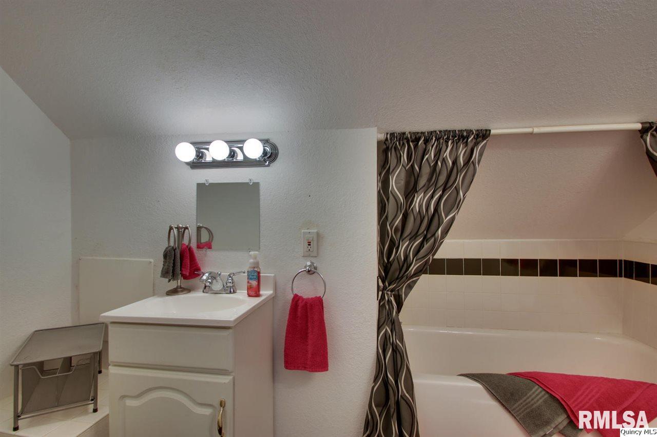 1503 Kentucky Street Quincy, IL 62301 - Photo 20 of 25 Gallery Image 20