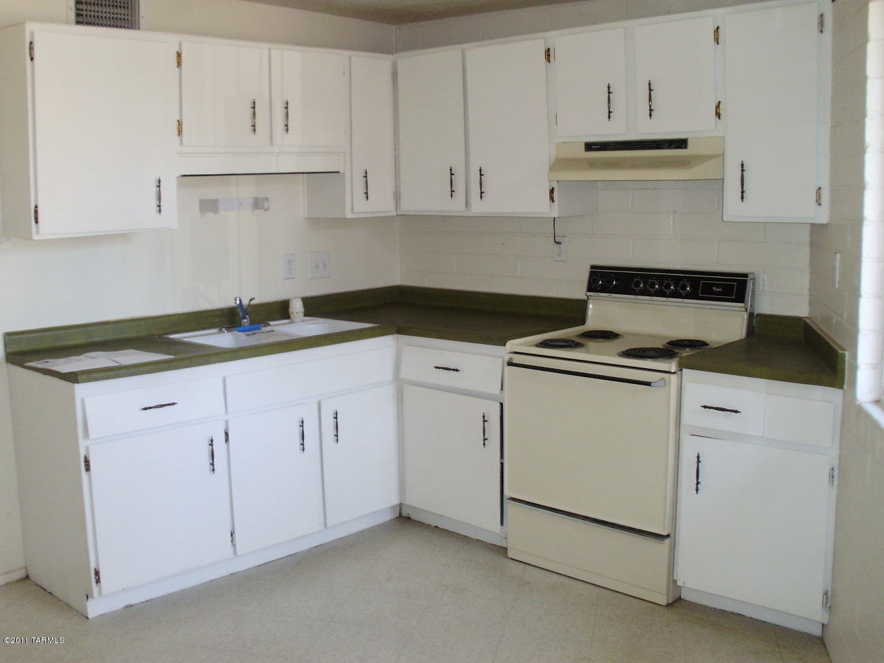 3980 North Pomona Road Tucson, AZ 85705 - Photo 2 of 16