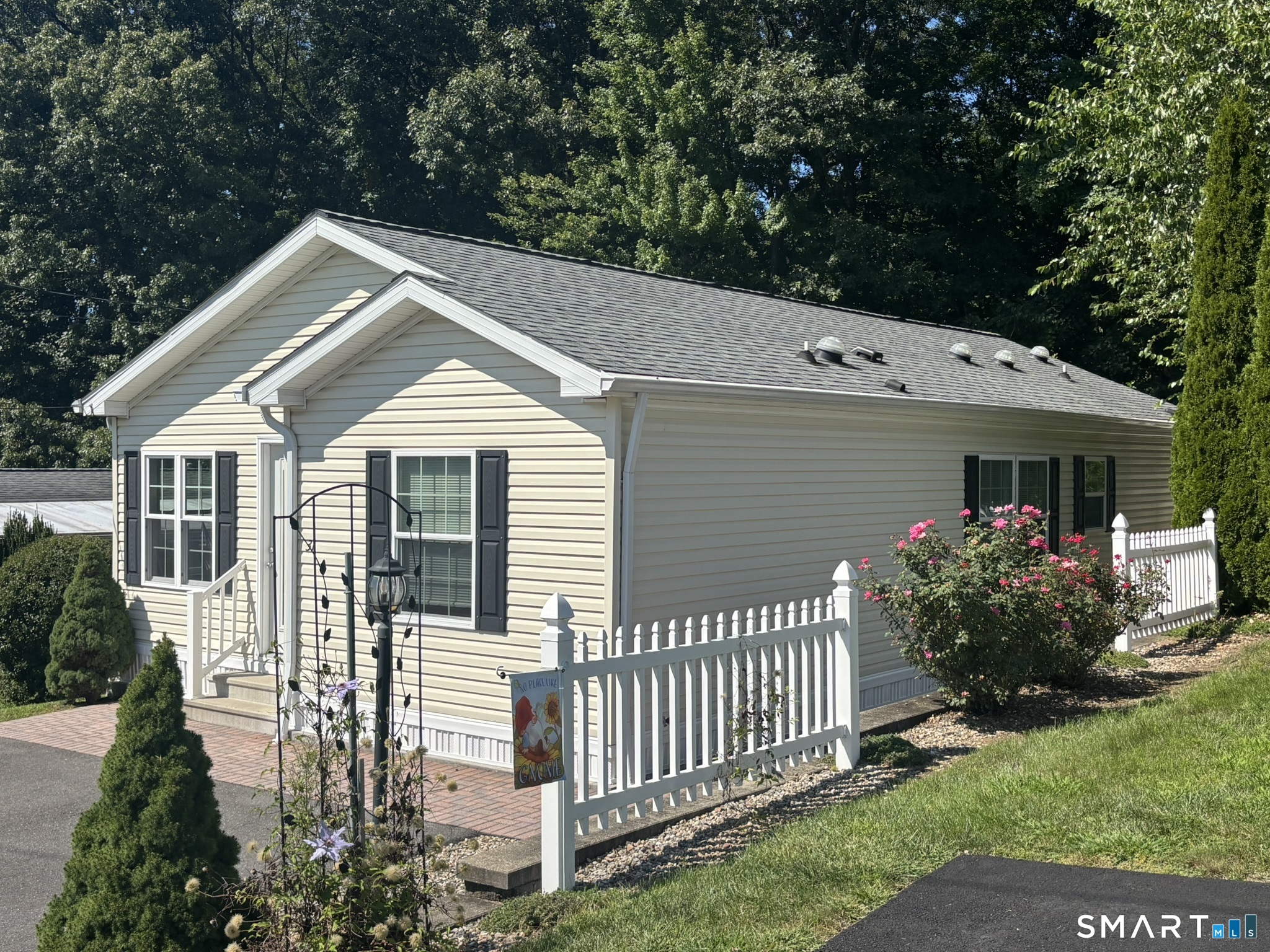 31 N Road Southington, CT 06489 - Photo 1 of 38 Gallery Image 1