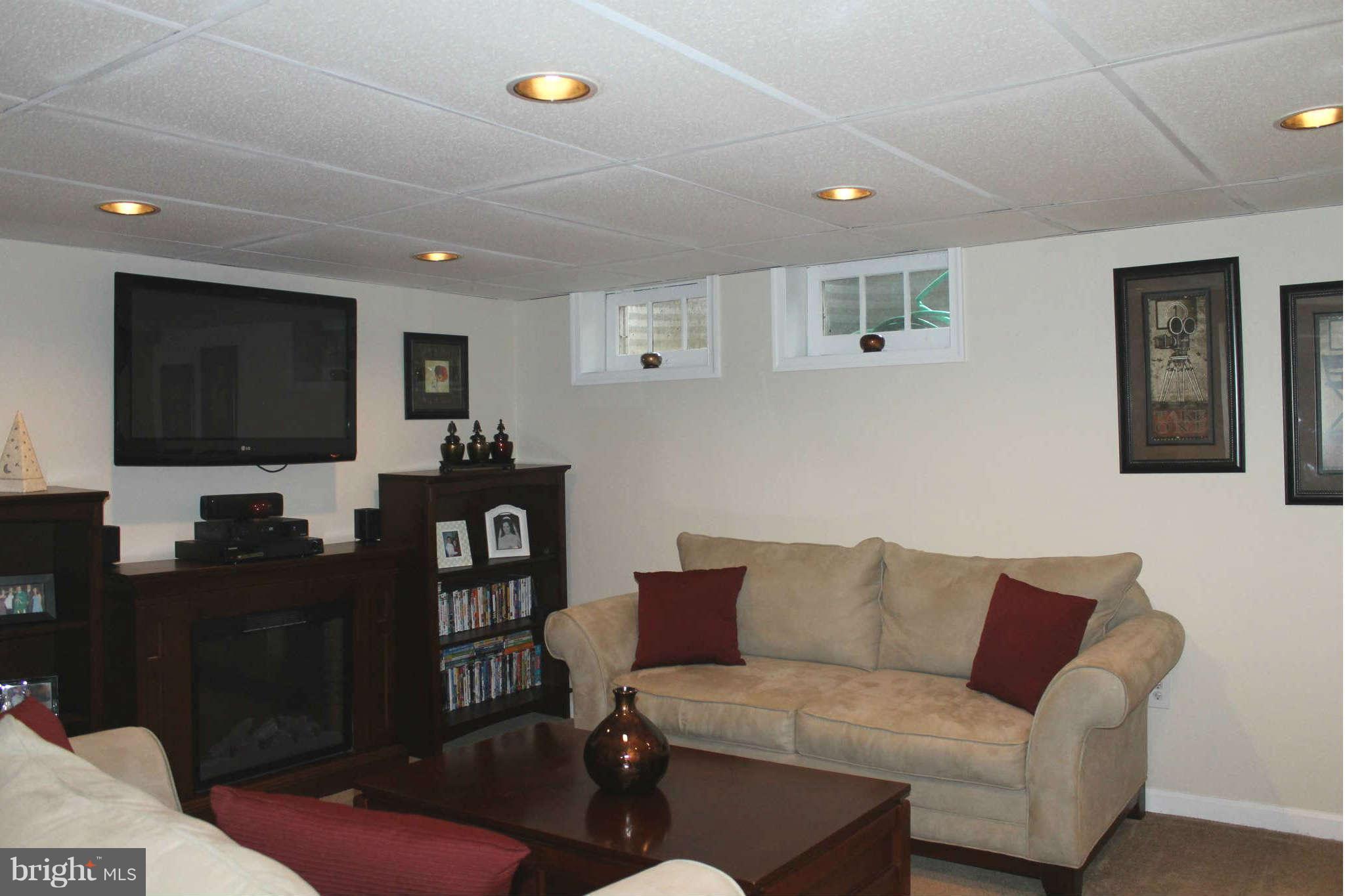 1643 Hardwick Road Towson, MD 21286 - Photo 22 of 26 Family Room