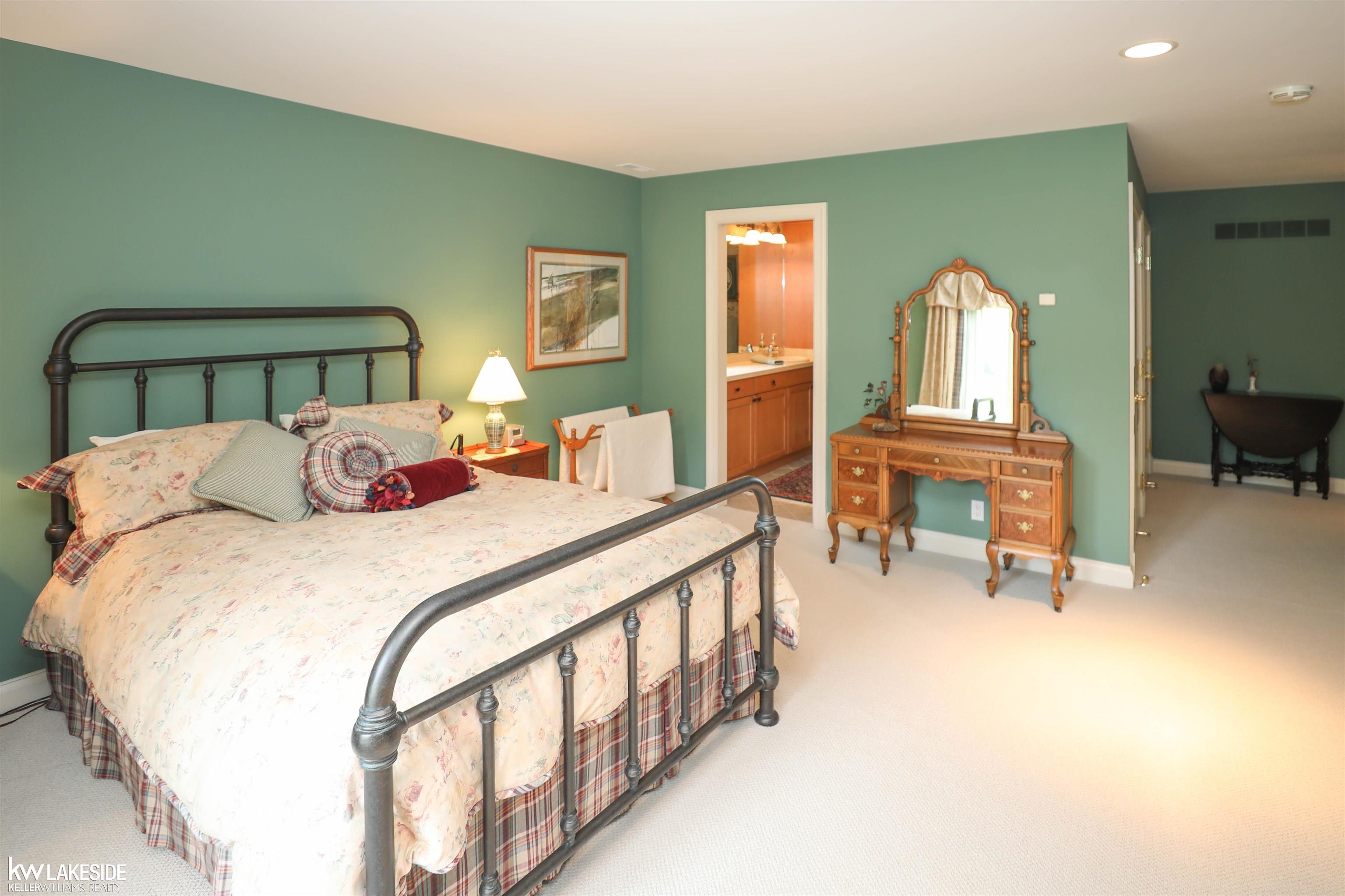 2000 Touraine Drive Rochester, MI 48306 - Photo 41 of 74 50129645-EC26B586-B88E-4C63-A5CD-796D8FBF9FEF.JPG