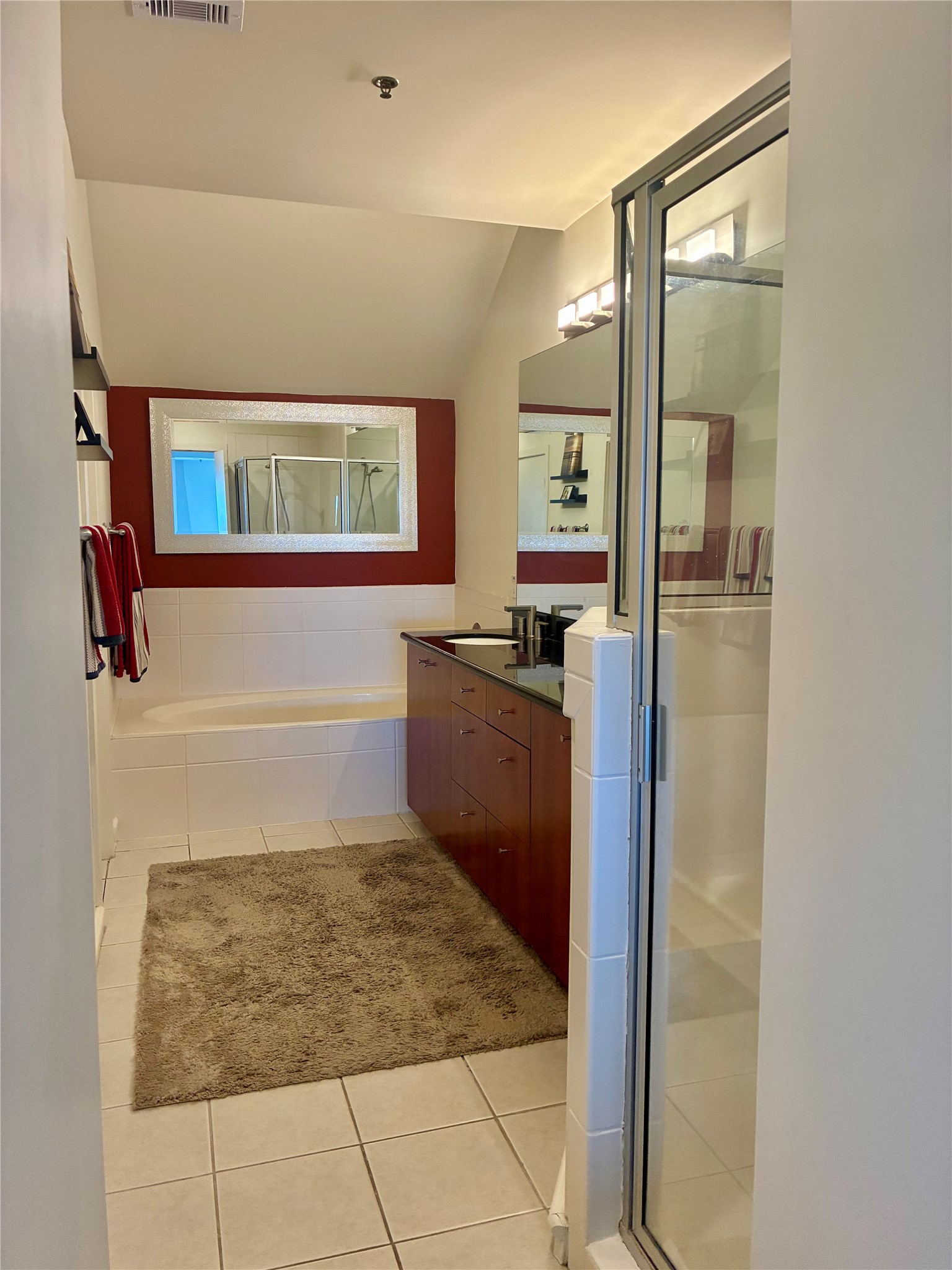 3311 Yupon Street, Unit 605 Houston, TX 77006 - Photo 11 of 16 Primary bath garden tub & double sinks