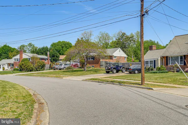 $1,500 | 5929 Camberly Avenue, Springfield, VA 22150