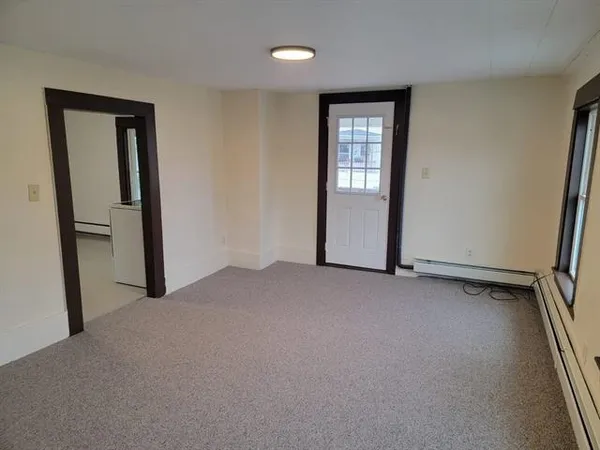 $1,795 | 10 B Dyer Street, Laconia, NH 03246