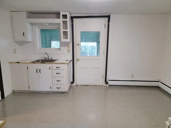 $1,795 | 10 B Dyer Street, Laconia, NH 03246