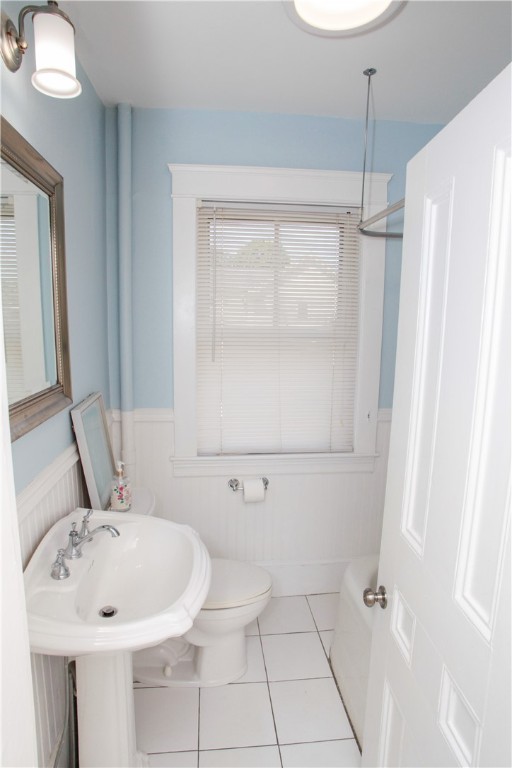 42 Mann Avenue Newport, RI 02840 - Photo 13 of 43 Full Bathroom with tub/shower