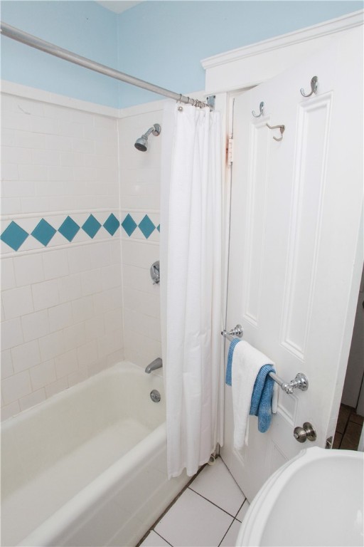 42 Mann Avenue Newport, RI 02840 - Photo 14 of 43 Beautiful cast iron tub