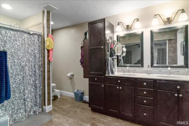 $509,900 | 2352 Warrenton Road, Haubstadt, IN 47639