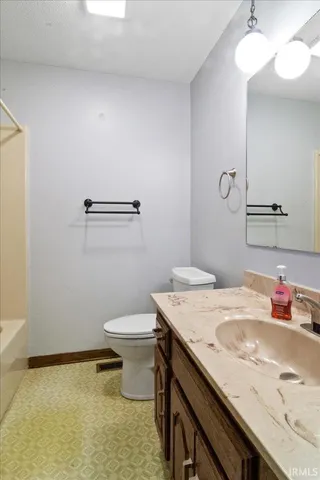 $509,900 | 2352 Warrenton Road, Haubstadt, IN 47639