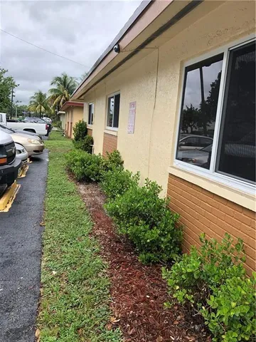 a view of a house with a backyard