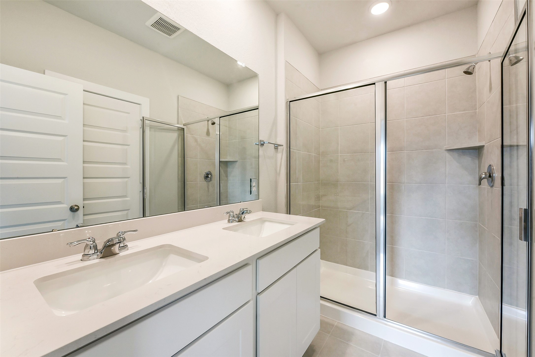 1992 Brookpointe Lane Dayton, TX 77535 - Photo 4 of 28