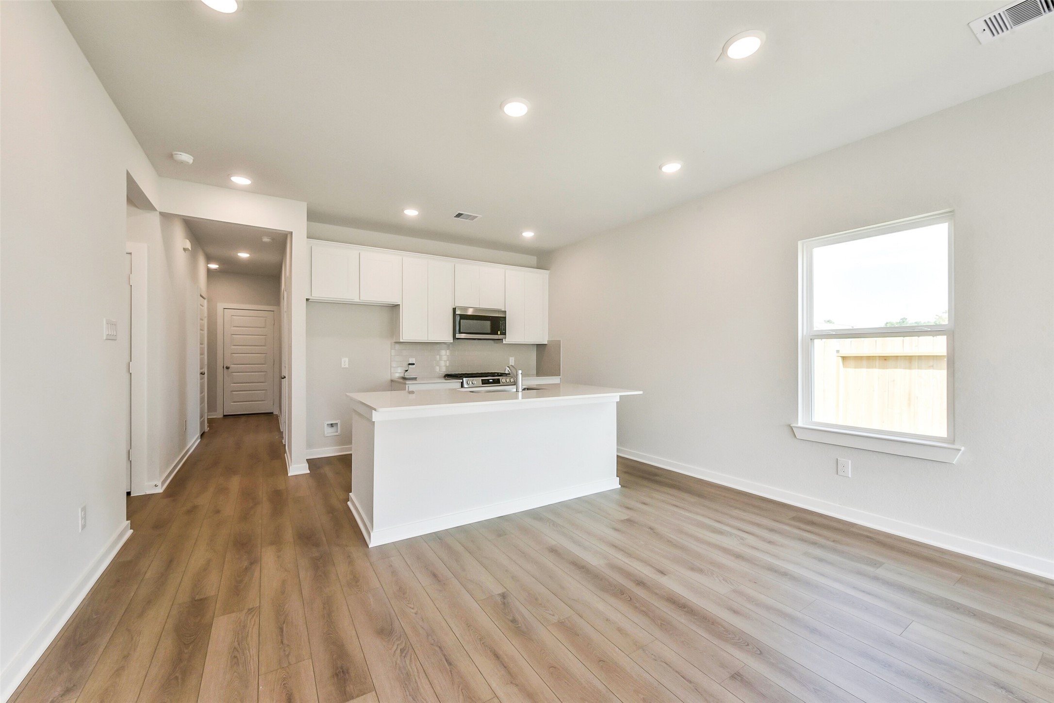 1992 Brookpointe Lane Dayton, TX 77535 - Photo 7 of 28