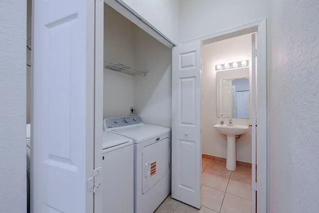 $2,500 | 805 Middleton Drive Southwest, Vero Beach, FL 32962