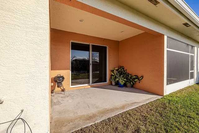 $2,500 | 805 Middleton Drive Southwest, Vero Beach, FL 32962