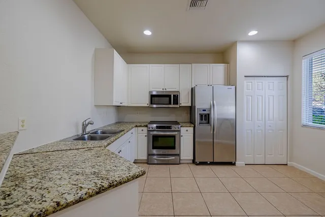 $2,500 | 805 Middleton Drive Southwest, Vero Beach, FL 32962