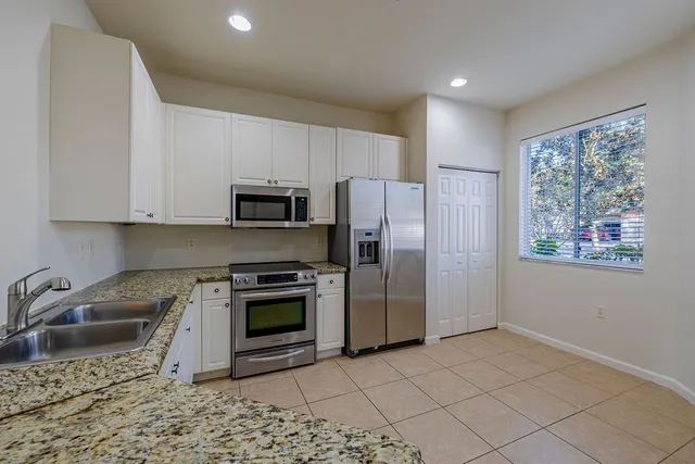 $2,500 | 805 Middleton Drive Southwest, Vero Beach, FL 32962