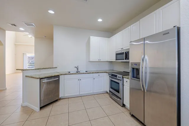 $2,500 | 805 Middleton Drive Southwest, Vero Beach, FL 32962