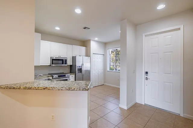 $2,500 | 805 Middleton Drive Southwest, Vero Beach, FL 32962