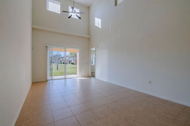 $2,500 | 805 Middleton Drive Southwest, Vero Beach, FL 32962