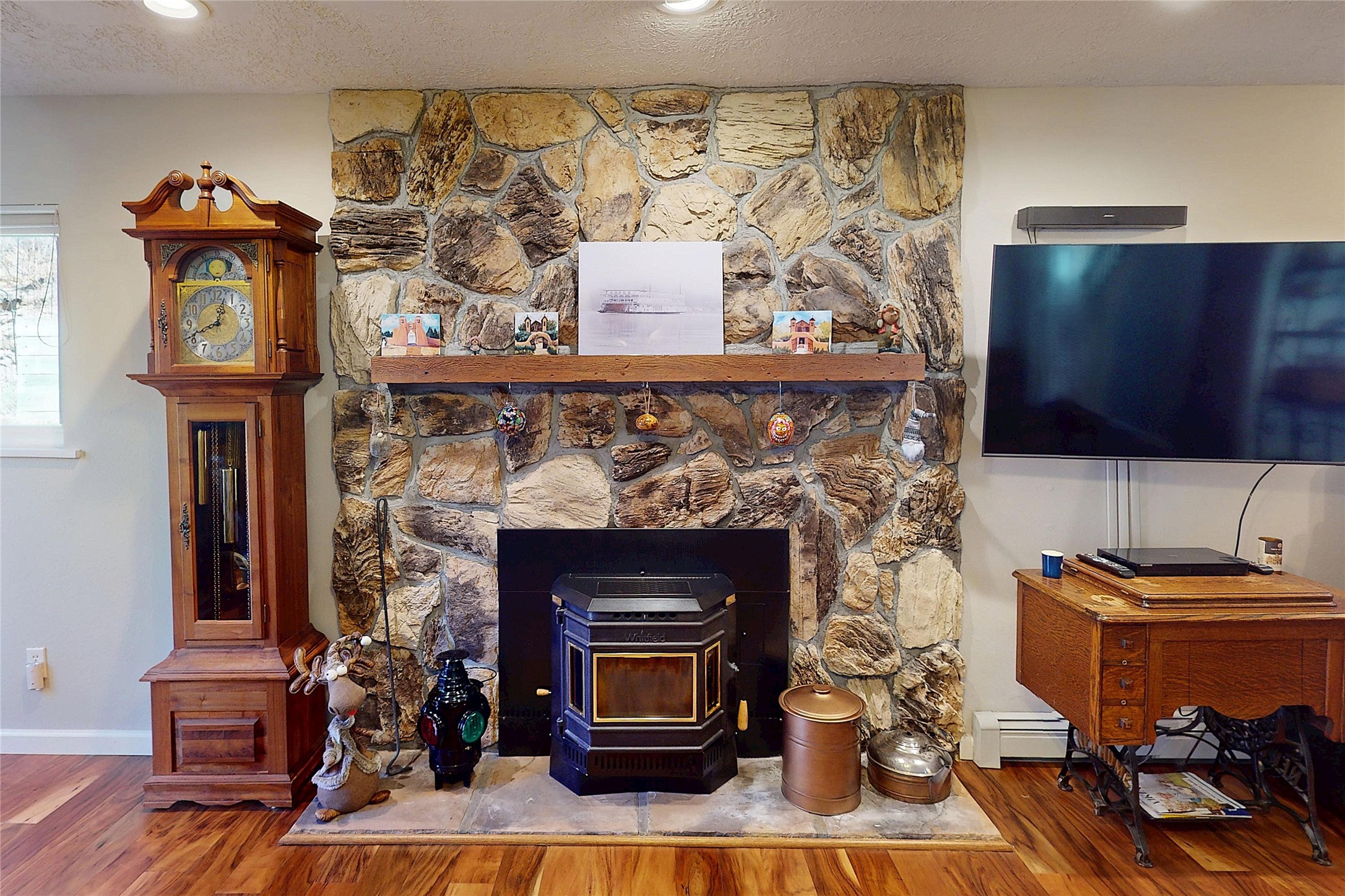 1346 Big Rock Loop Los Alamos, NM 87544 - Photo 14 of 38 Pellet Stove in Family Room