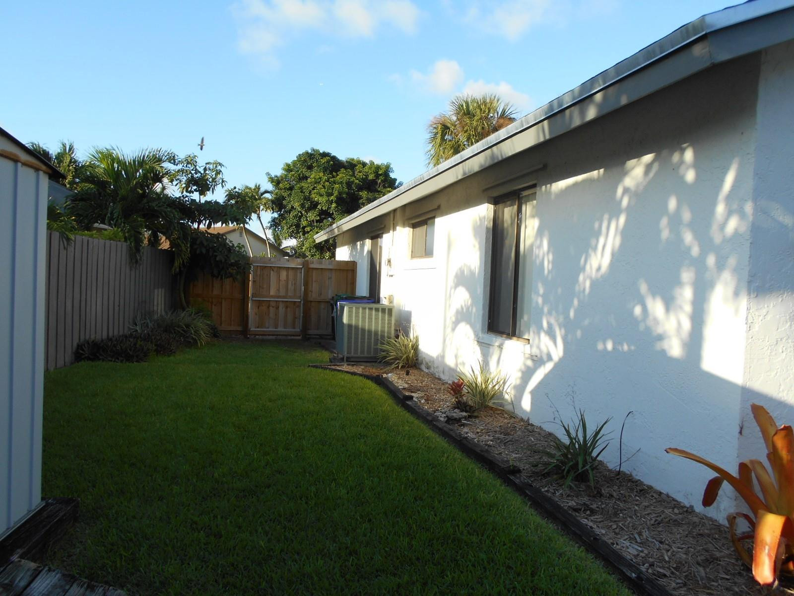 5560 Southwest 10th Place Pompano Beach, FL 33068 - Photo 7 of 15 Photo 7
