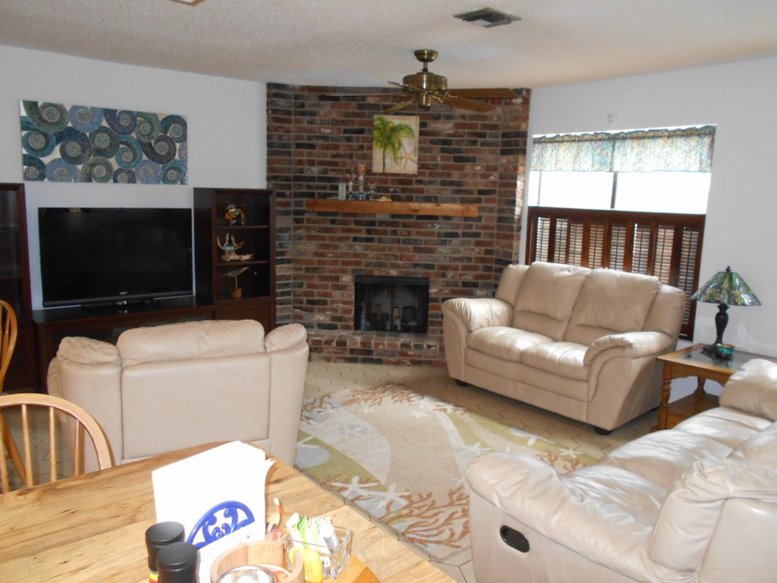 5560 Southwest 10th Place Pompano Beach, FL 33068 - Photo 9 of 15 Photo 9
