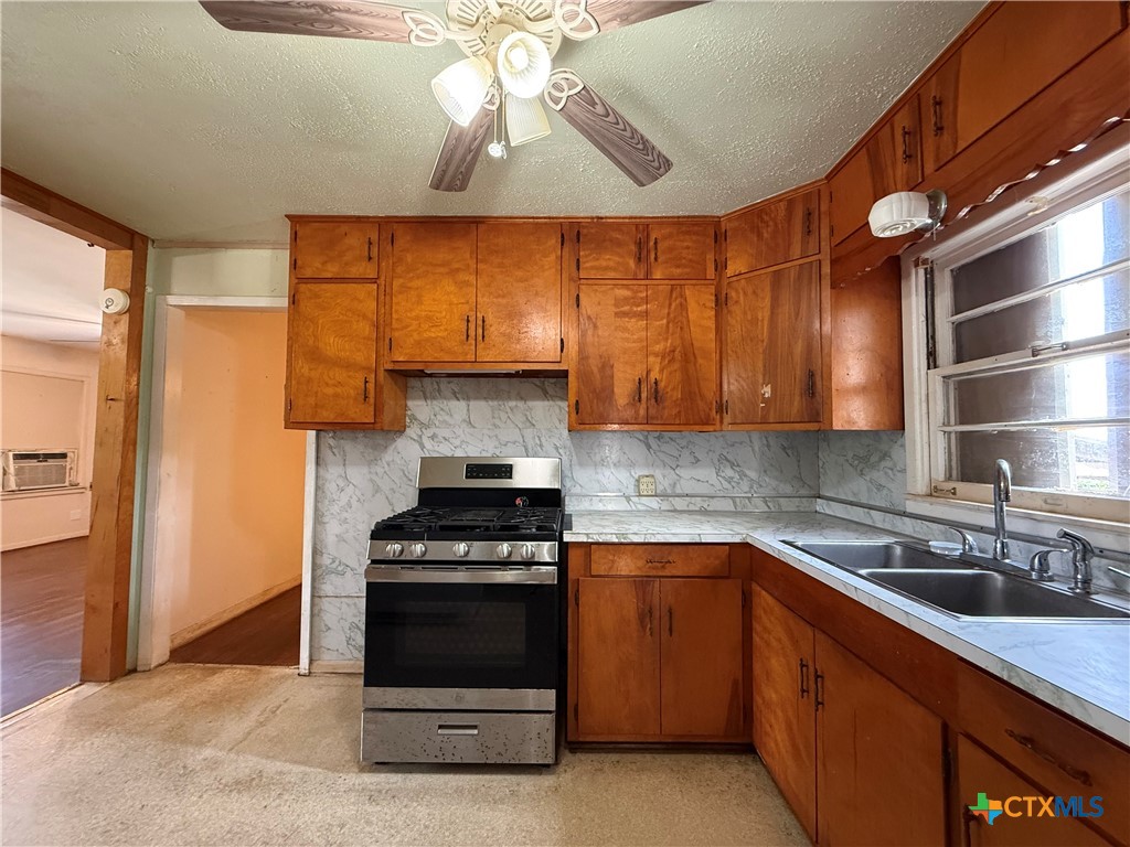 105 Sanders Street Palacios, TX 77465 - Photo 23 of 30