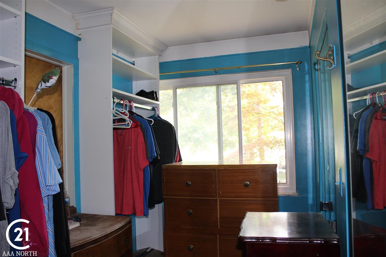 146 Texas Avenue Rochester, MI 48309 - Photo 19 of 27 Master Bedroom closet are
