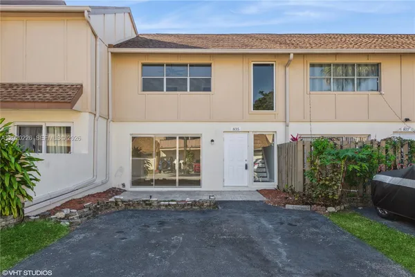 $180,000 | 835 Northwest 81st Terrace, Unit 7, Plantation, FL 33324