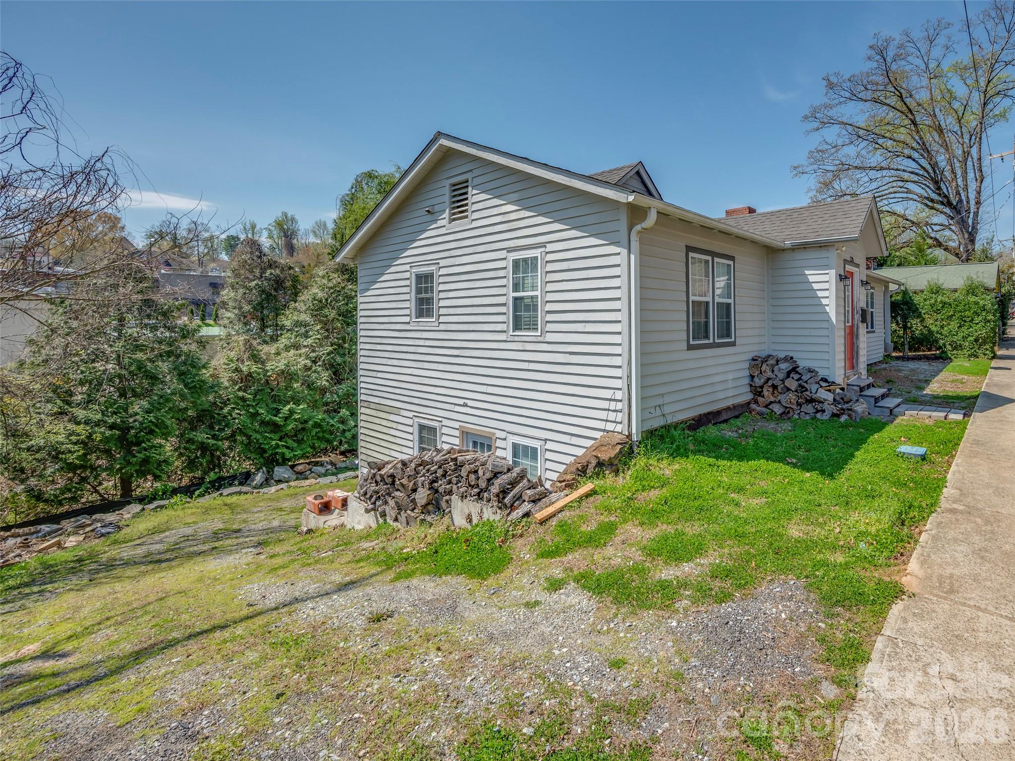 120 East Howard Street Tryon, NC 28782 - Photo 4 of 31