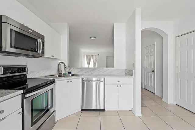 $2,400 | 13765 Southwest 171st Terrace, Miami, FL 33177