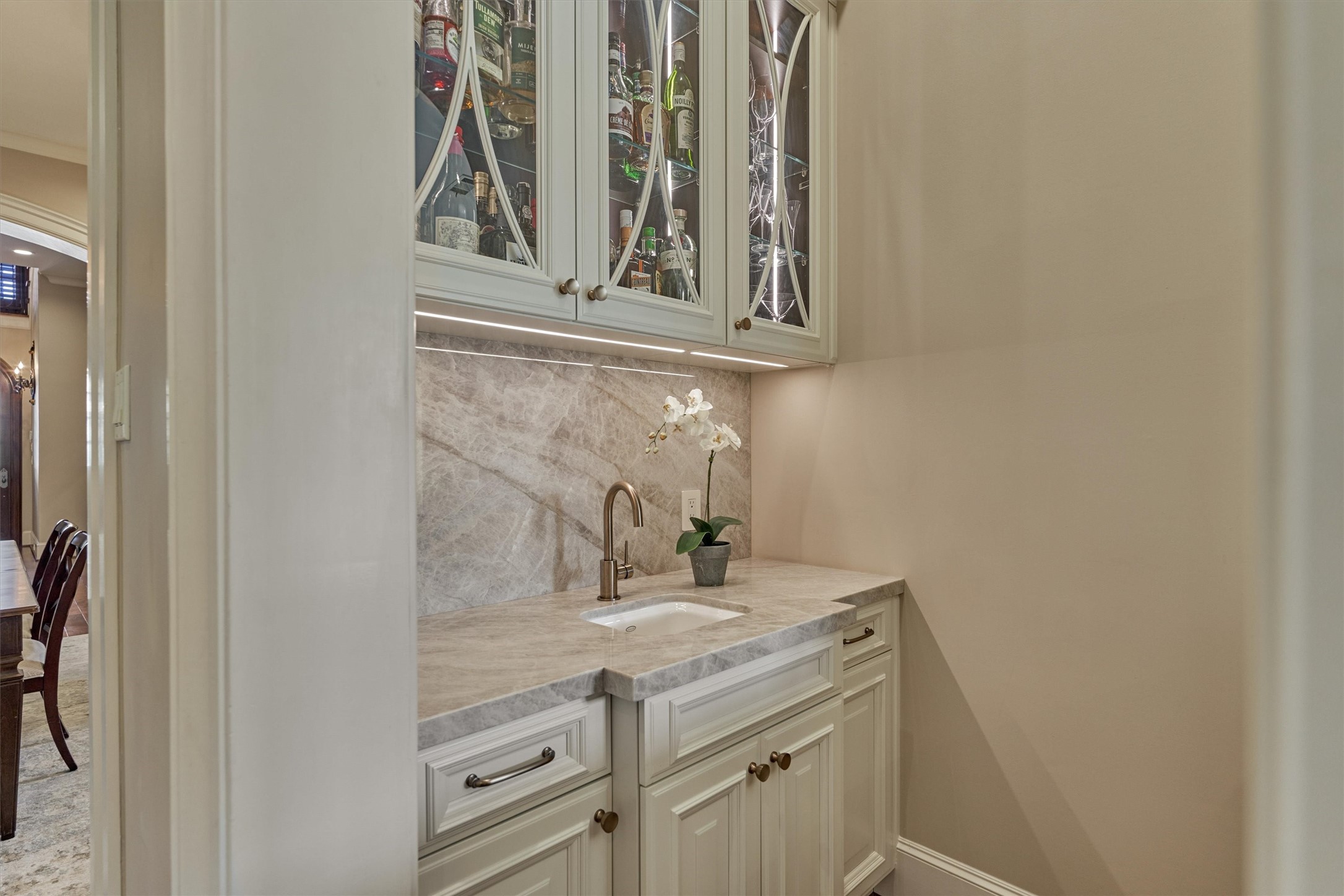 3 Dorset Square Spring, TX 77381 - Photo 17 of 50 Full wet bar adjacent to dining in living/game room on main level. Undercounter lighting & glass display cabinets.