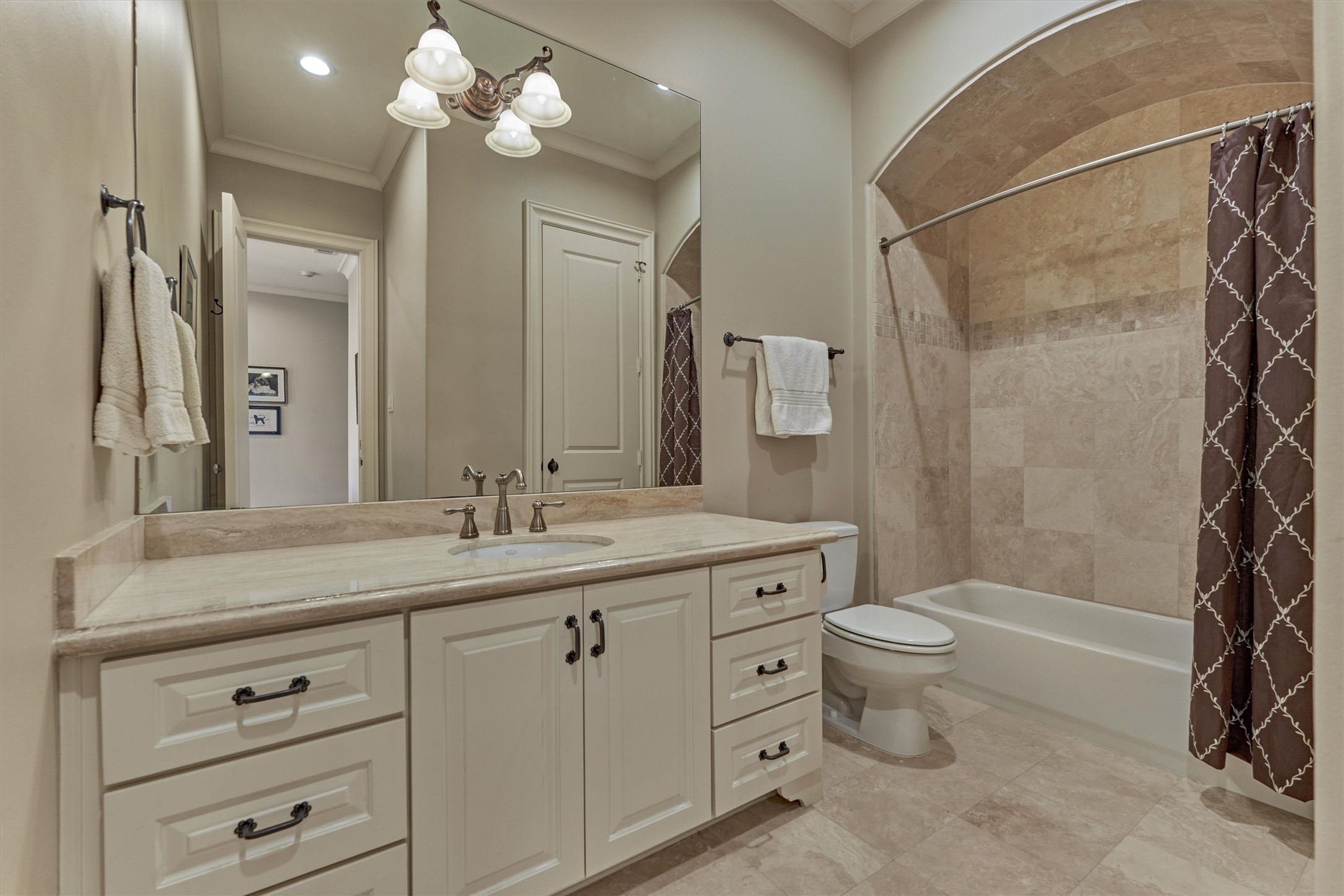 3 Dorset Square Spring, TX 77381 - Photo 26 of 50 Ensuite bathroom on second floor.