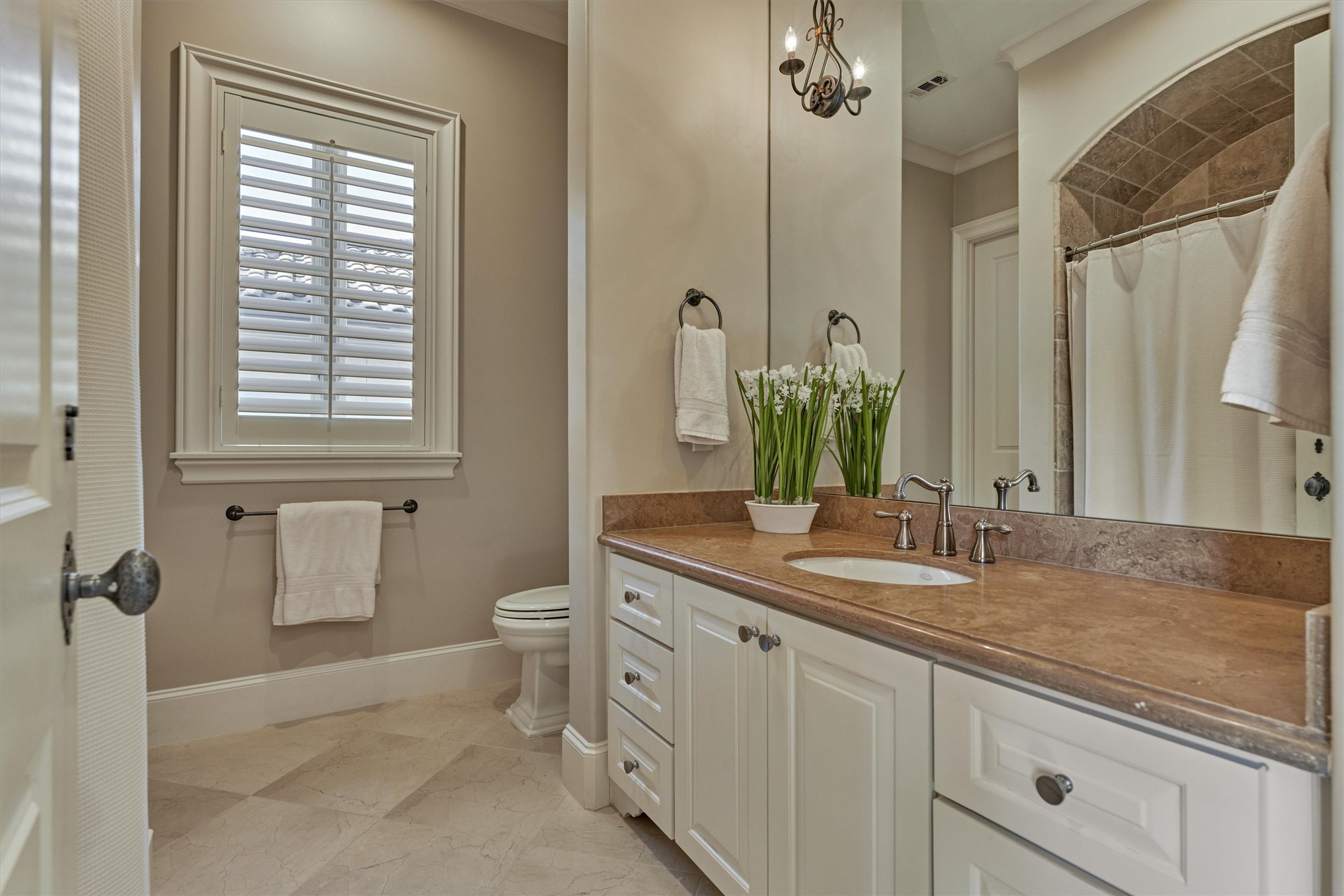 3 Dorset Square Spring, TX 77381 - Photo 28 of 50 Ensuite bathroom on second floor.