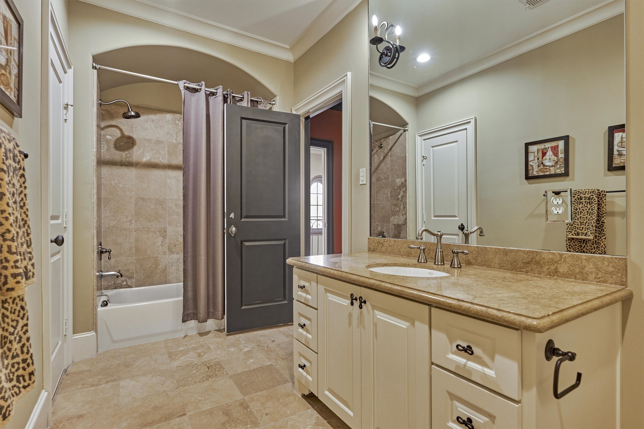 3 Dorset Square Spring, TX 77381 - Photo 32 of 50 Ensuite bath on third floor. Access to windowed walk-in closet with built-in dresser & shelves and walk-in attic.