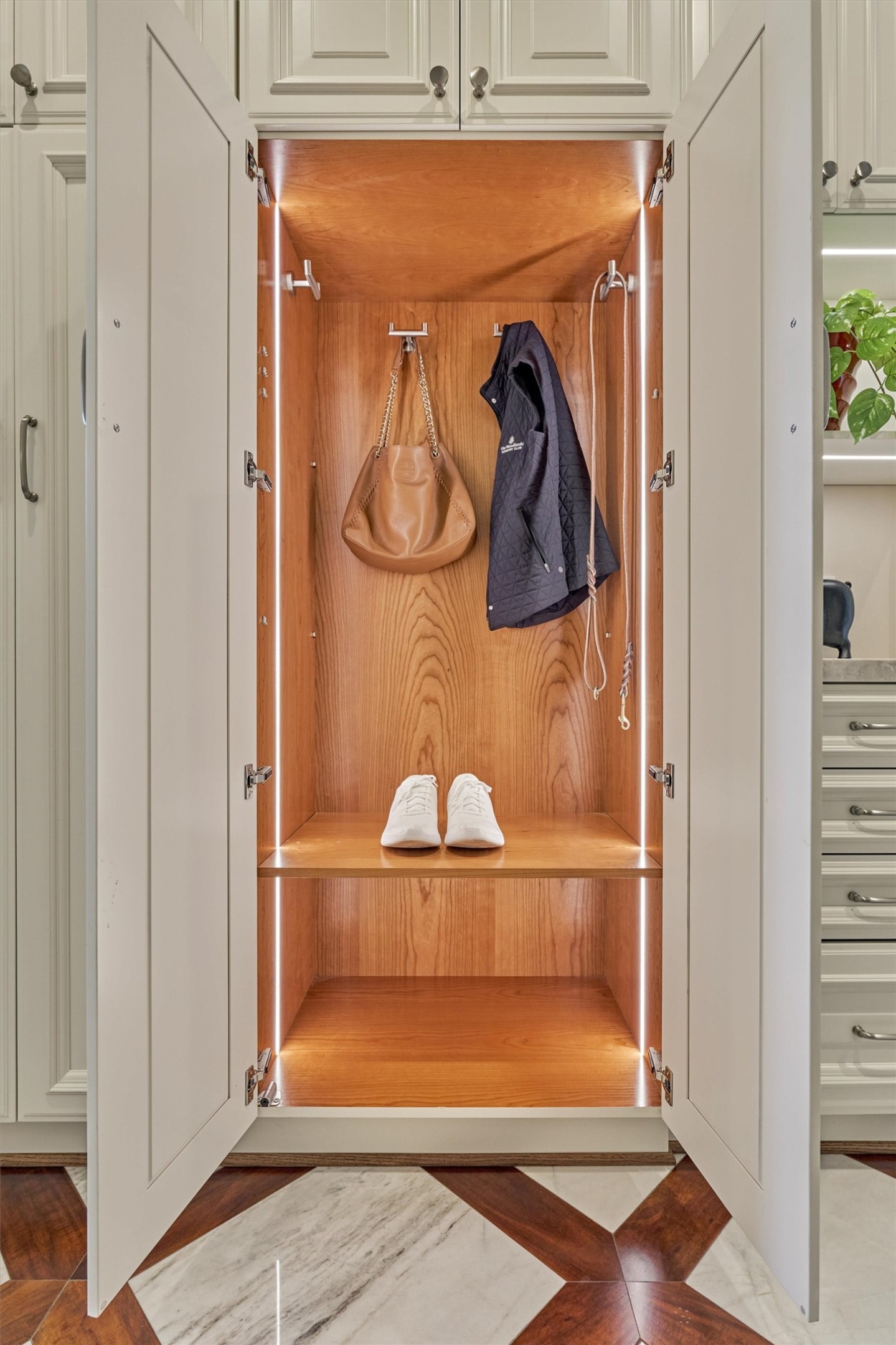 3 Dorset Square Spring, TX 77381 - Photo 34 of 50 Thoughtfully designed cabinets in mud space.