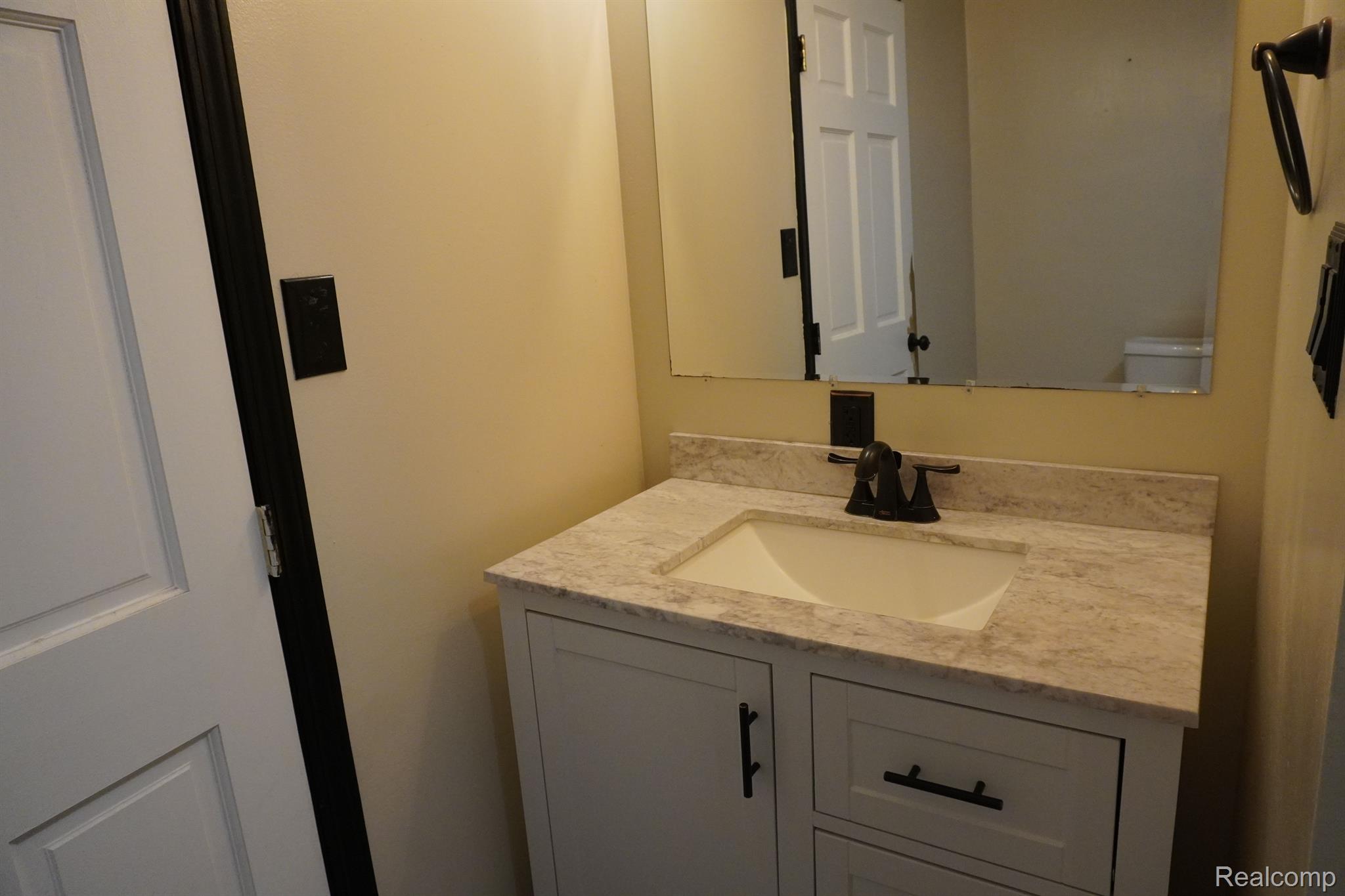 2497 Covert Road Burton, MI 48509 - Photo 16 of 26 Gallery Image 16