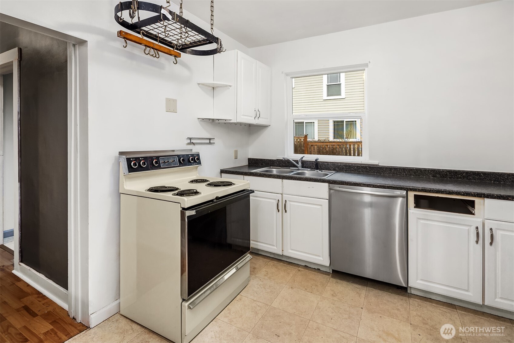 2614 East Pike Street Seattle, WA 98122 - Photo 8 of 28