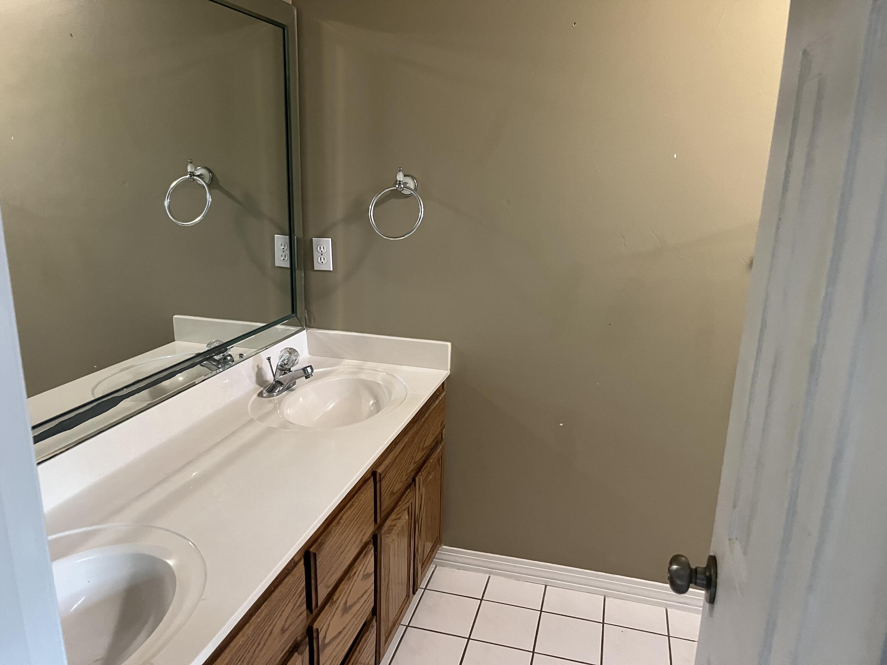 4602 Butler Court Crestview, FL 32539 - Photo 10 of 16 Master Bath
