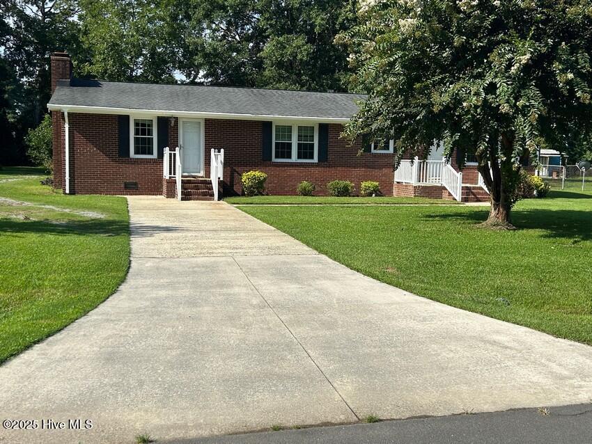 111 Colonial Drive Clinton, NC 28328 - Photo 2 of 24 IMG_1590