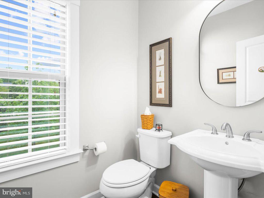 7822 Patterson Way Hanover, MD 21076 - Photo 19 of 35 Supe Cute Half bath on Main Level!